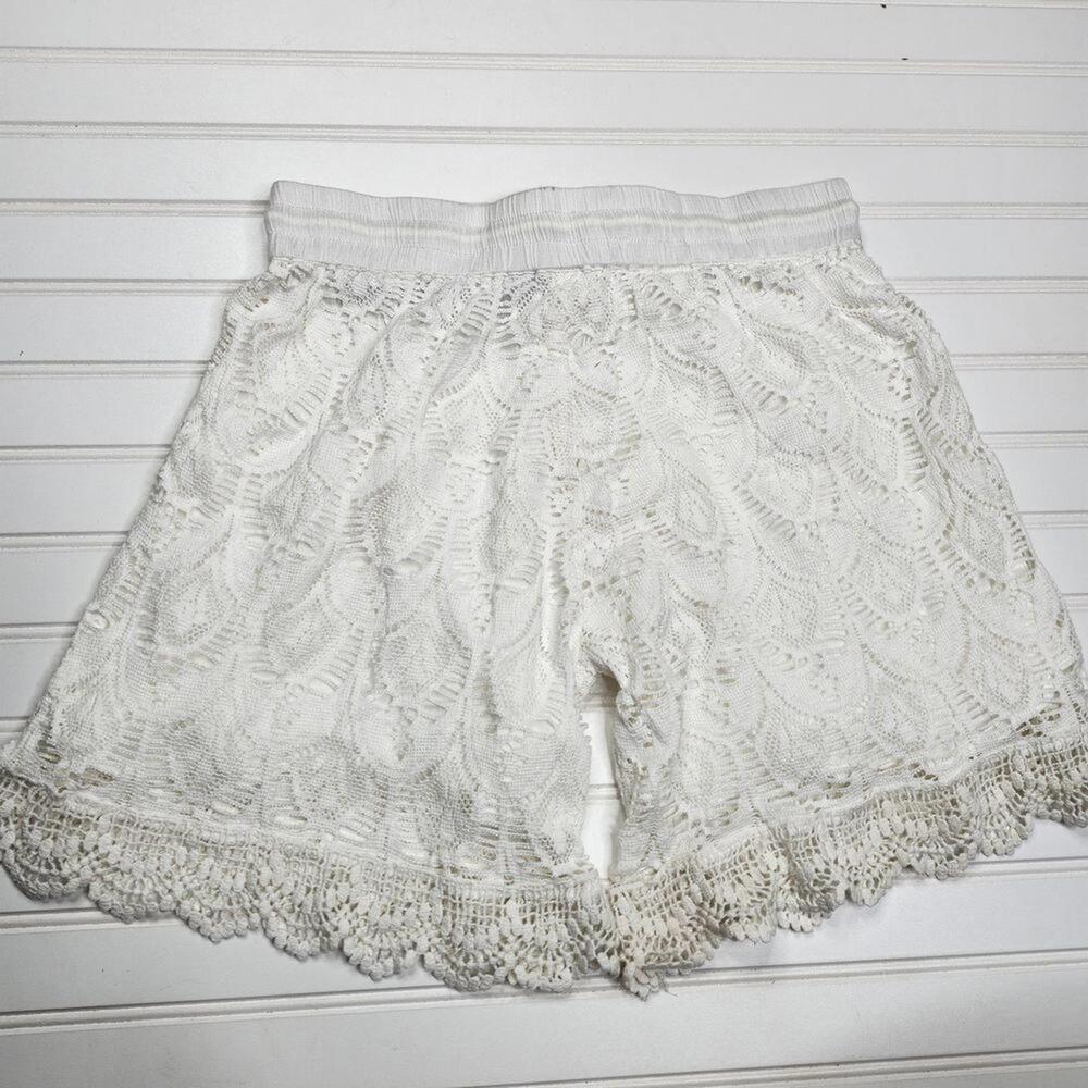 Chic White Lace Casual Shorts with Drawstring Waist - Picture 4 of 4